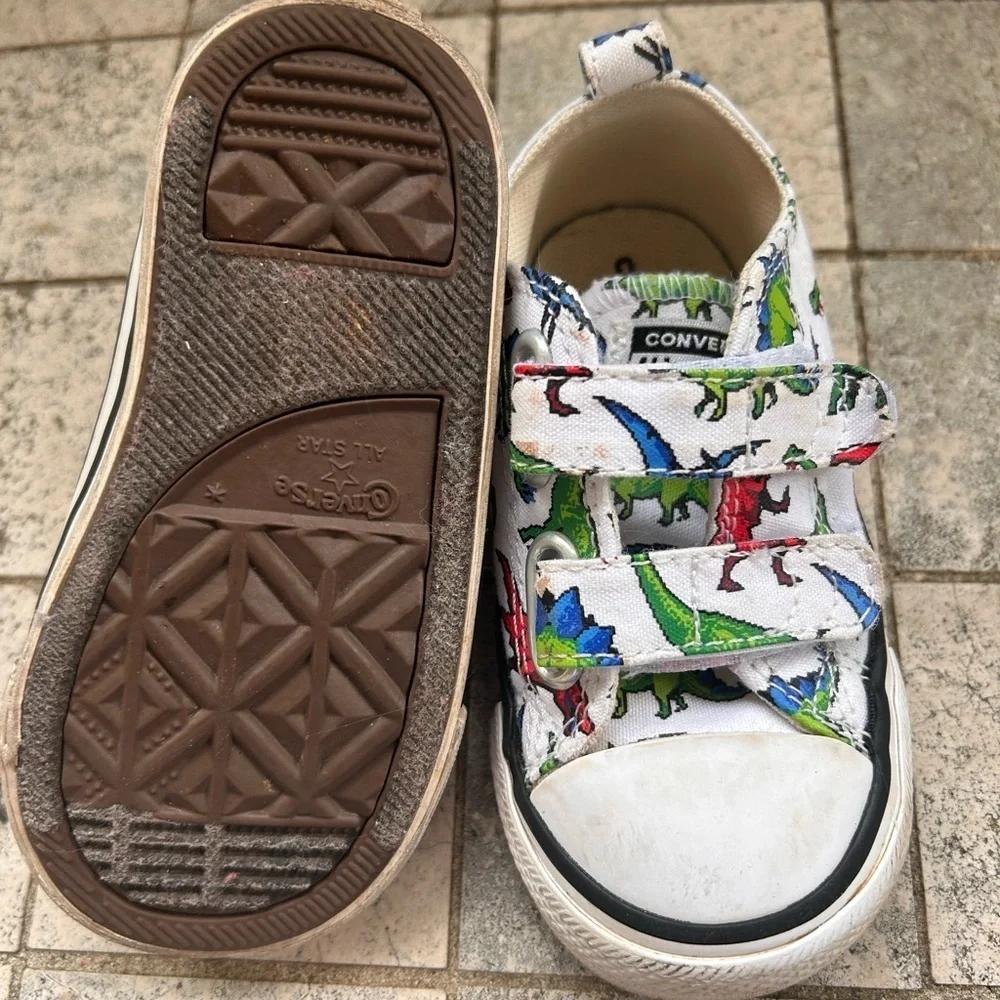 Converse Kids Dinosaur Print Shoes - White sz 6